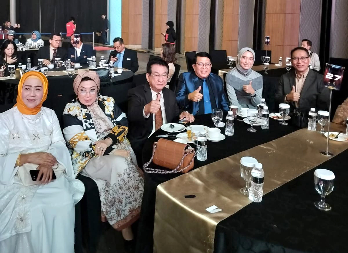 Foto bersama dengan Ketua Umum PBNU Periode 2017, Bapak KH. Said Aqil Siroj dan Bang Anwar Fuadi, Aktor Film dan Selebriti Indonesia, Owner dan Pimpinan Perusahaan, menghadiri undangan pada acara Grand Lounching Bocorocco.
